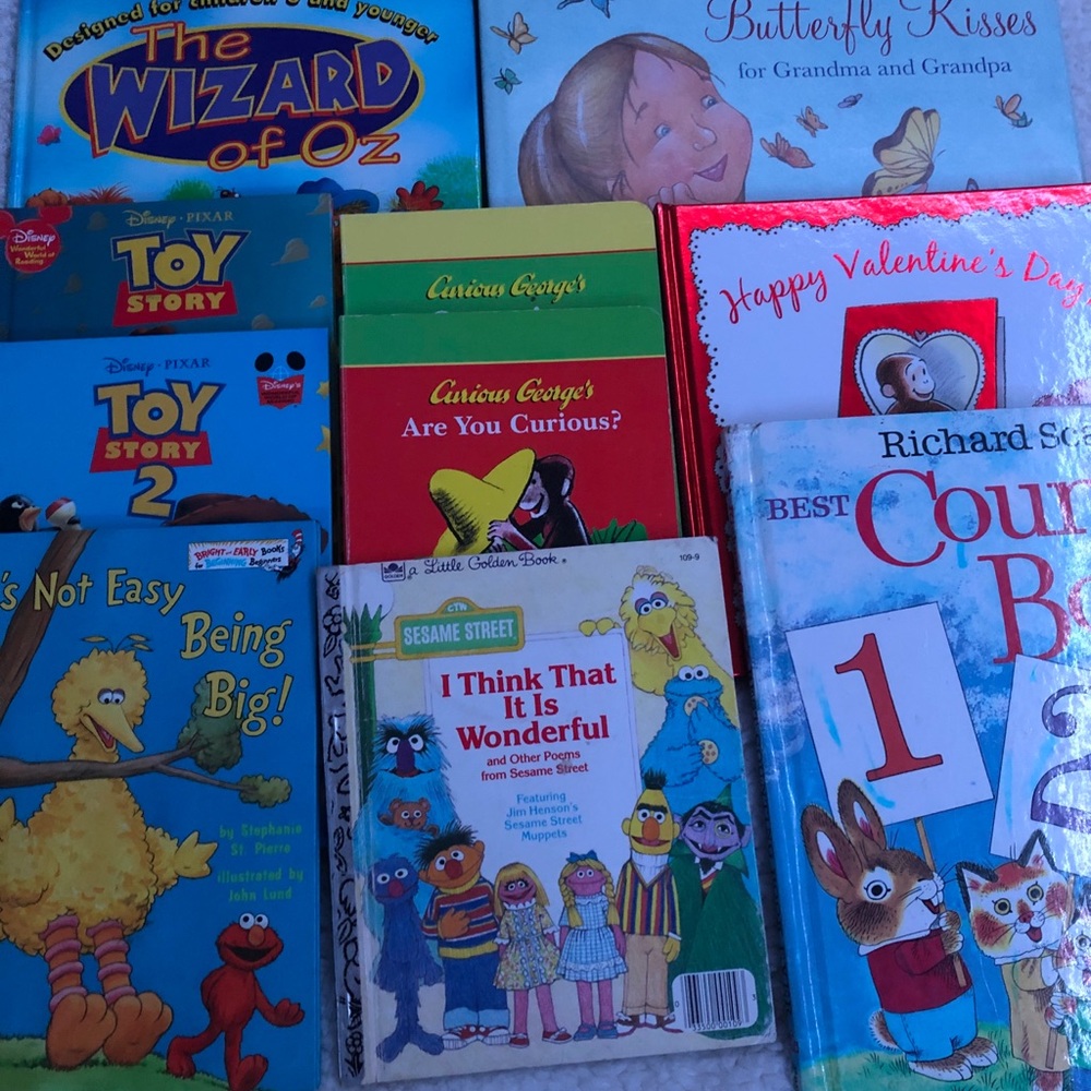 Kid book bundle🏷